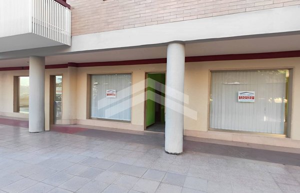 locale commerciale in vendita a Campobasso in zona Colle dell'Orso