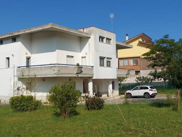 casa indipendente in vendita a Campobasso in zona Tappino