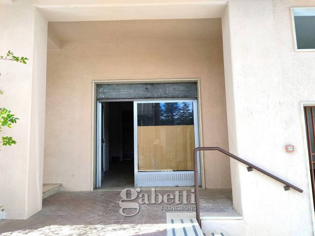 negozio in vendita a Campobasso in zona Vazzieri