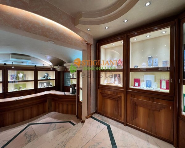 locale commerciale in vendita a Campobasso in zona Centro Città