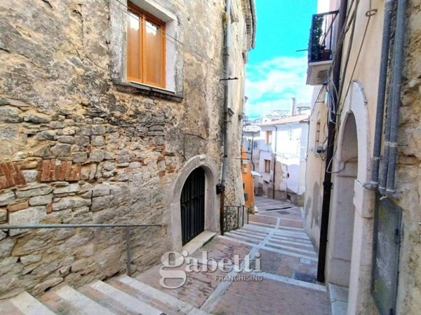 casa indipendente in vendita a Campobasso in zona Centro Città