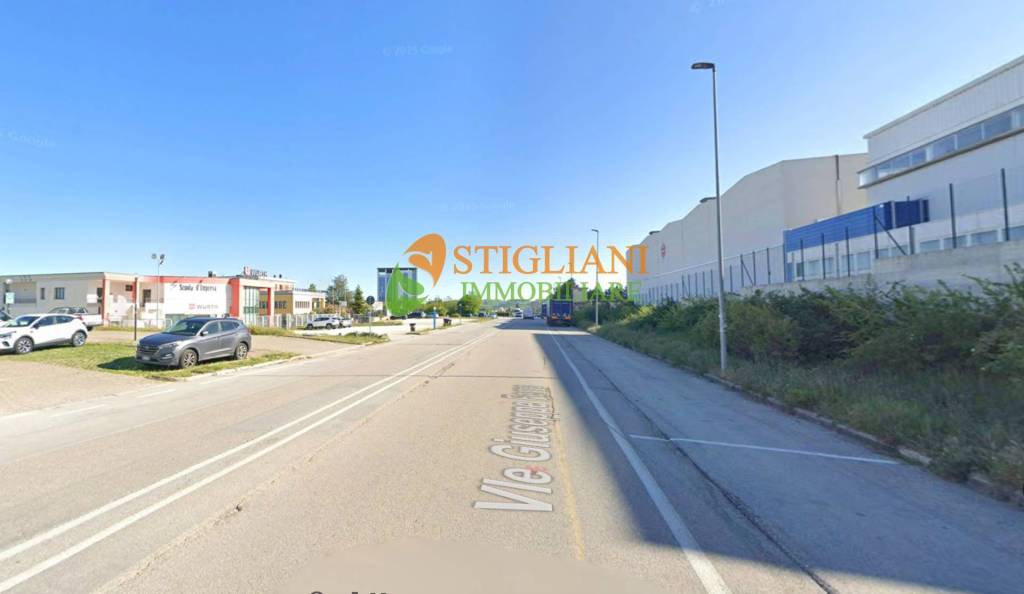negozio in vendita a Campobasso in zona Colle delle Api