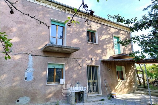 casa indipendente in vendita a Campobasso in zona Calvario