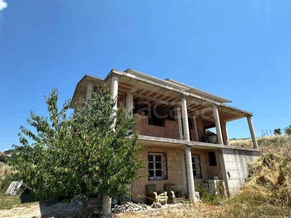 casa indipendente in vendita a Campobasso in zona Centro Città