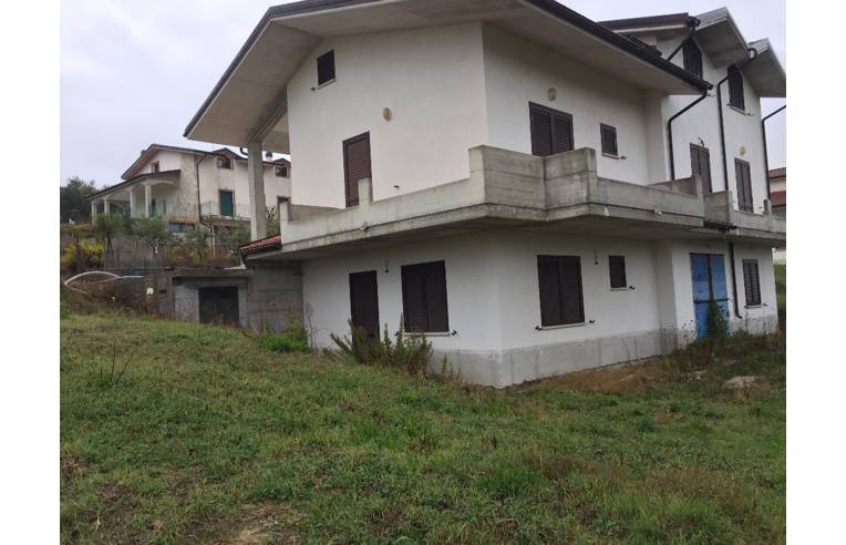 casa indipendente in vendita a Campobasso in zona Colle dell'Orso