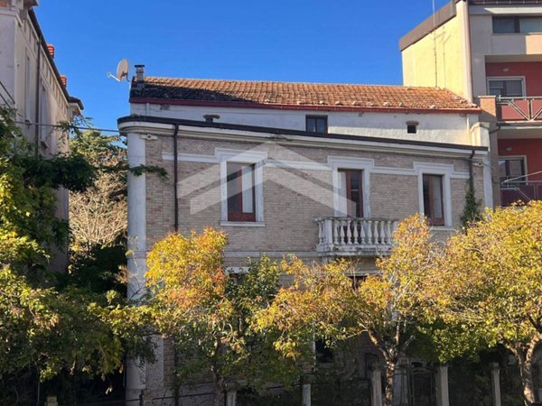 casa indipendente in vendita a Campobasso in zona Centro Città