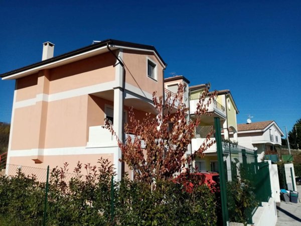 casa indipendente in vendita a Campobasso in zona Vazzieri