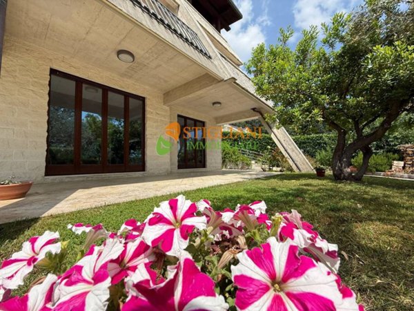 casa indipendente in vendita a Campobasso in zona Centro Città