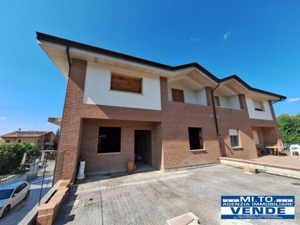 casa indipendente in vendita a Campobasso in zona Centro Città