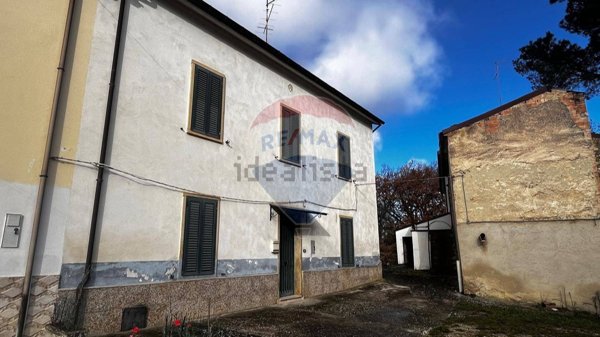 casa indipendente in vendita a Campobasso in zona Tappino
