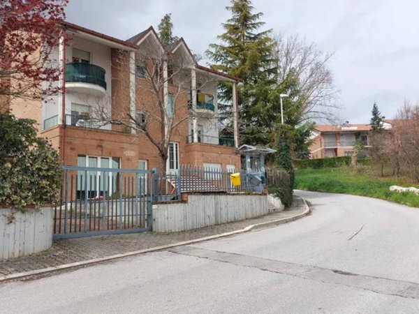 casa indipendente in vendita a Campobasso in zona Vazzieri