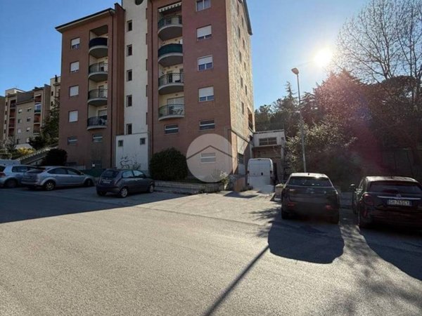 locale commerciale in vendita a Campobasso in zona Vazzieri