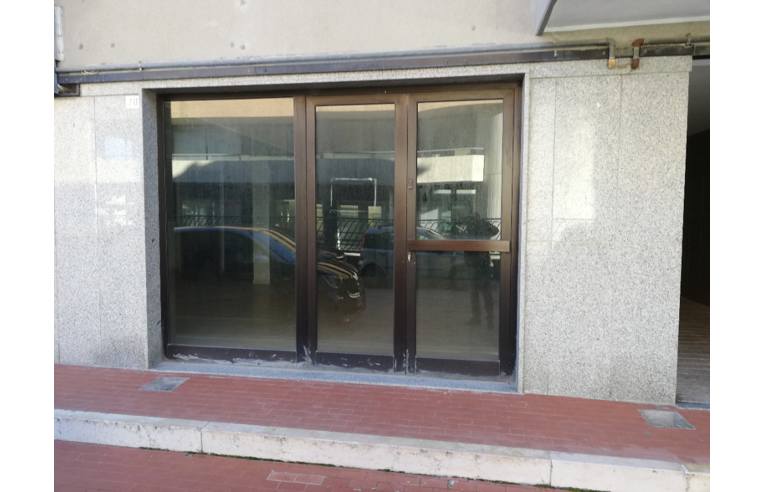 locale commerciale in vendita a Campobasso in zona Centro Città