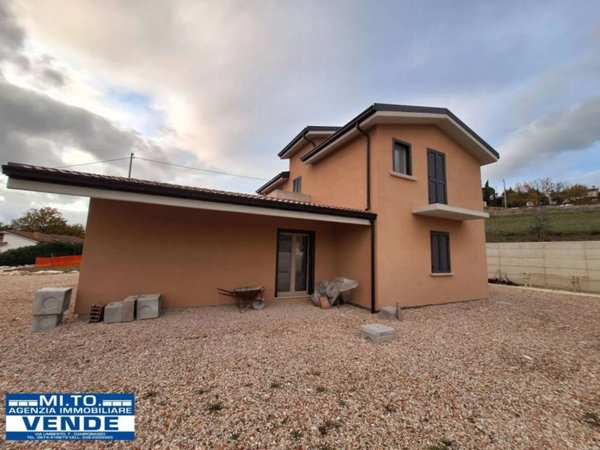casa indipendente in vendita a Campobasso in zona Calvario