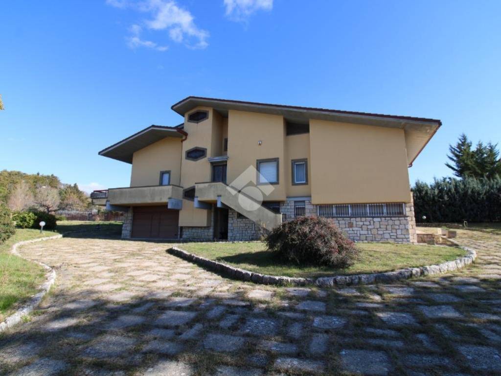 casa indipendente in vendita a Campobasso in zona Colle delle Api