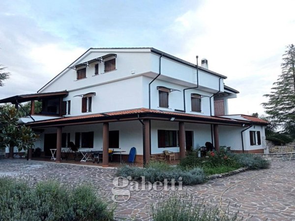 casa indipendente in vendita a Campobasso in zona Centro Città