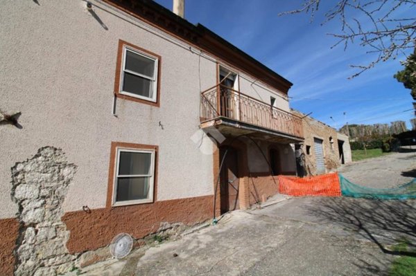 casa indipendente in vendita a Campobasso in zona Colle delle Api