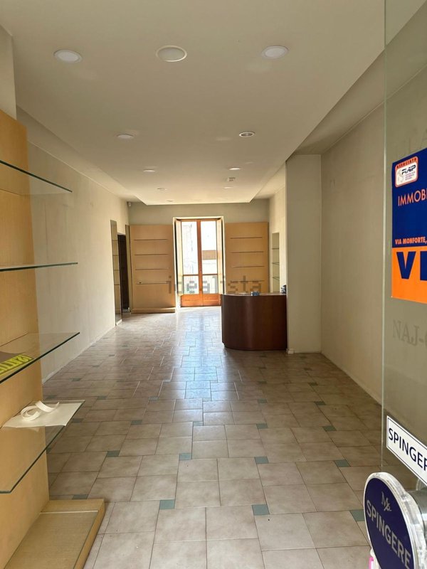 locale commerciale in vendita a Campobasso in zona Centro Città