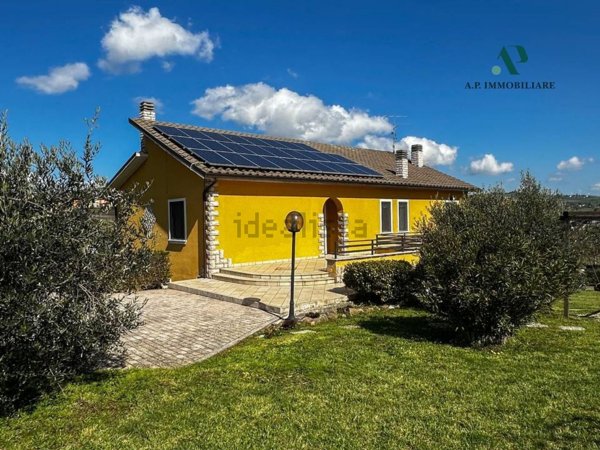 casa indipendente in vendita a Campobasso in zona Centro Città