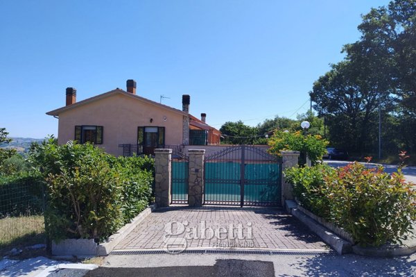 casa indipendente in vendita a Campobasso in zona Tappino