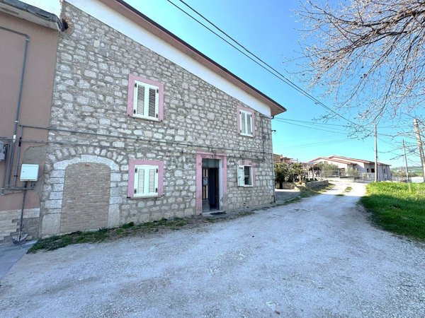 casa semindipendente in vendita a Campobasso in zona Colle dell'Orso