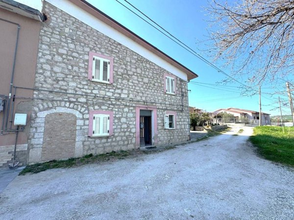 casa indipendente in vendita a Campobasso in zona Centro Città