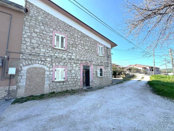 casa indipendente in vendita a Campobasso in zona Colle dell'Orso