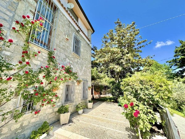 casa indipendente in vendita a Campobasso in zona Mascione