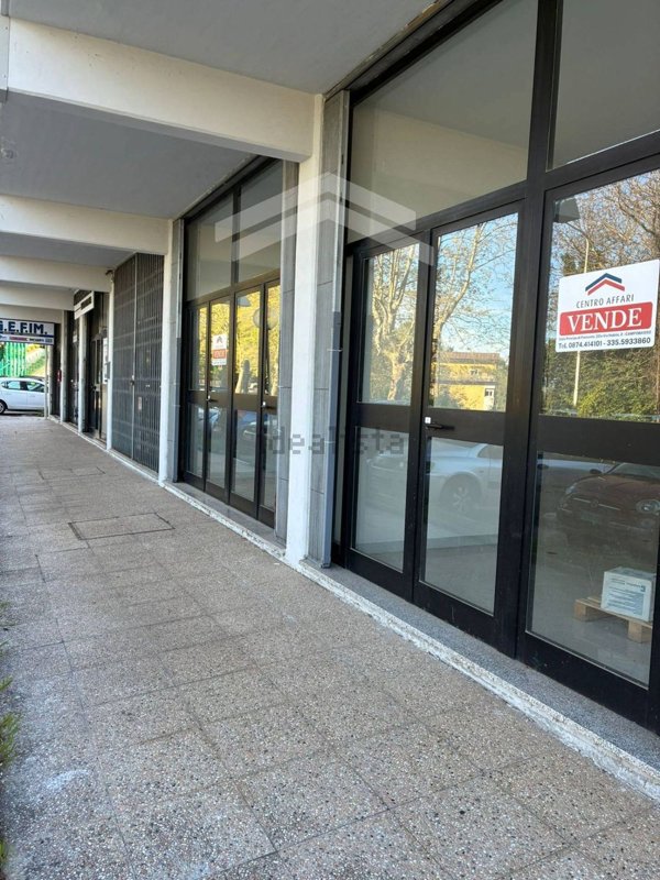 locale commerciale in vendita a Campobasso in zona Vazzieri