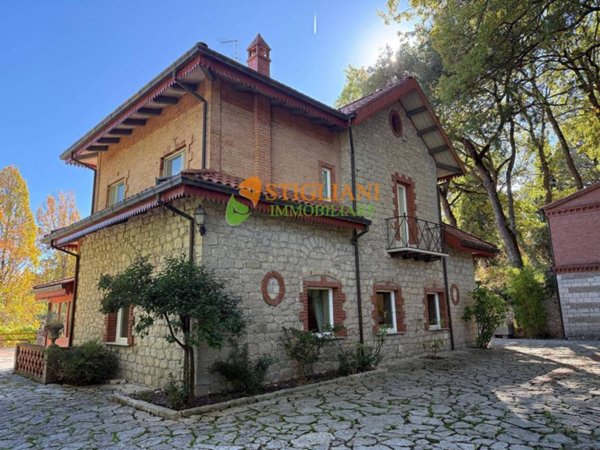 casa indipendente in vendita a Campobasso in zona Centro Città