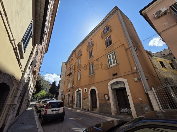locale commerciale in vendita a Campobasso in zona Centro Città