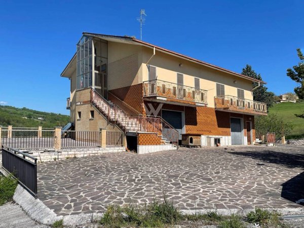 casa indipendente in vendita a Campobasso in zona Centro Città