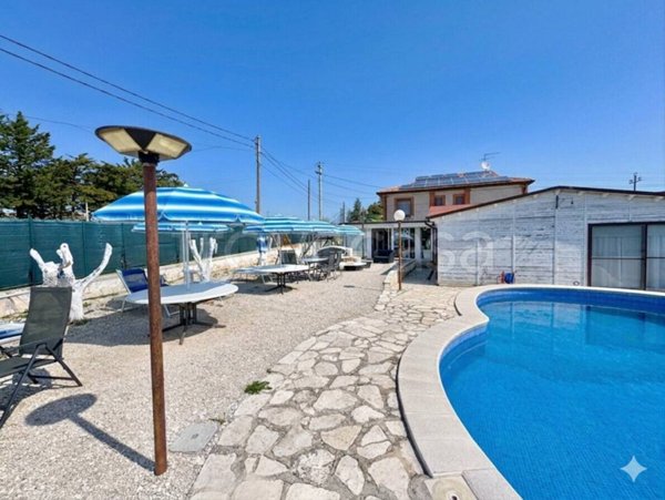 casa indipendente in vendita a Campobasso in zona Coste di Oratino