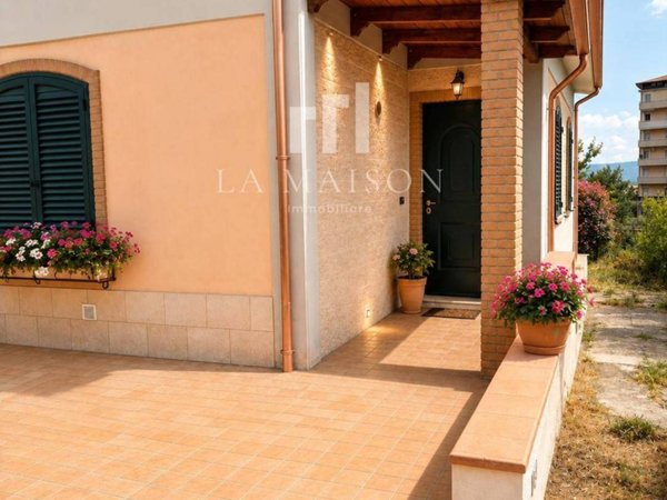 casa indipendente in vendita a Campobasso in zona Centro Città
