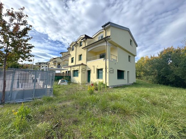 casa indipendente in vendita a Campobasso in zona Coste di Oratino