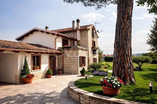 casa indipendente in vendita a Campobasso in zona Mascione