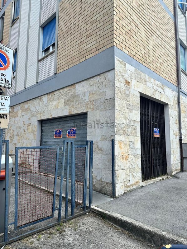 locale commerciale in vendita a Campobasso