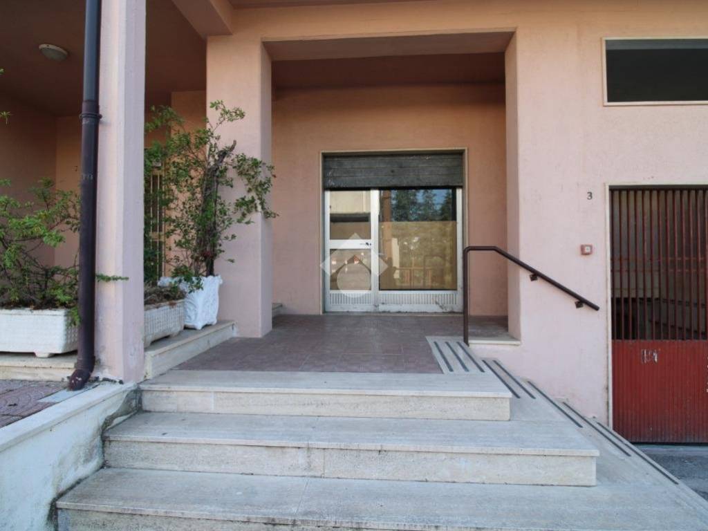 locale commerciale in vendita a Campobasso in zona Vazzieri
