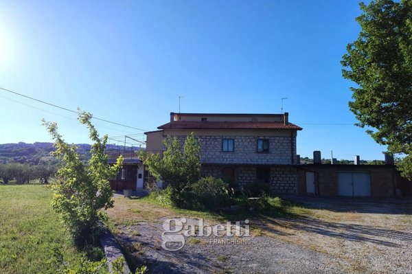 casa indipendente in vendita a Campobasso in zona Mascione