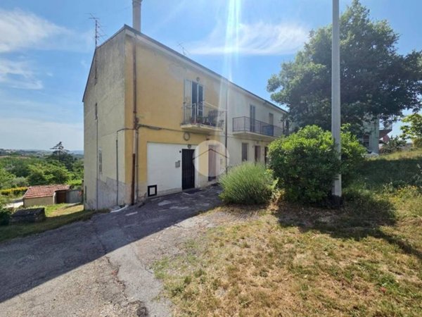 casa indipendente in vendita a Campobasso in zona San Giovanni dei Gelsi