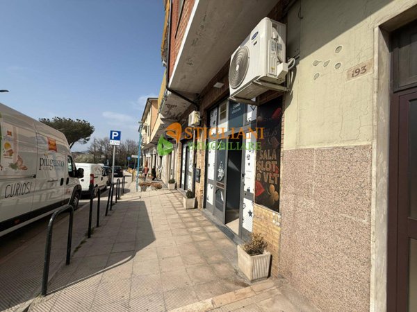 locale commerciale in vendita a Campobasso in zona San Nicola delle Fratte