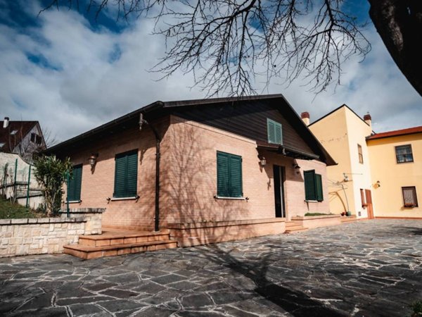 casa indipendente in vendita a Campobasso in zona Colle dell'Orso