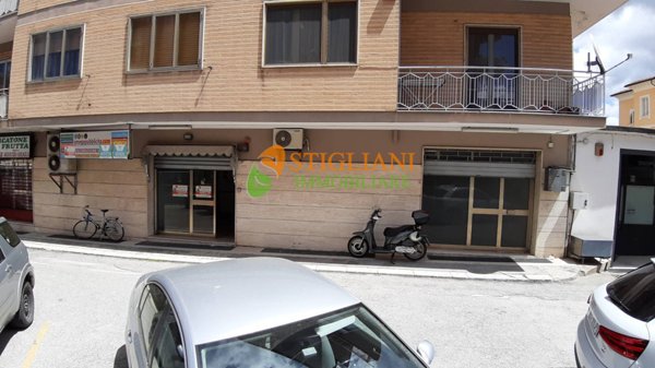 locale commerciale in vendita a Campobasso in zona Mimosa-Poggio Verde