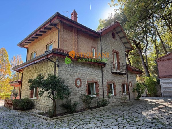 casa indipendente in vendita a Campobasso in zona Vazzieri