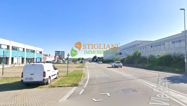 locale commerciale in vendita a Campobasso in zona Colle delle Api