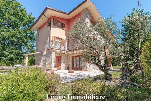 casa indipendente in vendita a Campobasso in zona Lupara