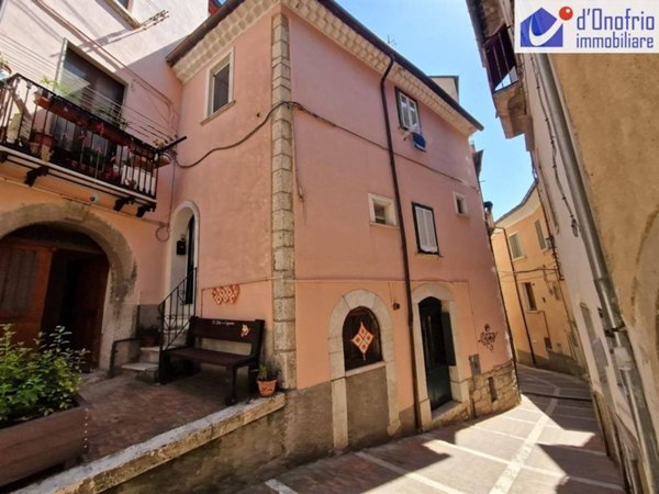 casa indipendente in vendita a Campobasso in zona Centro Città