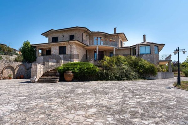 casa indipendente in vendita a Campobasso in zona Colle delle Api