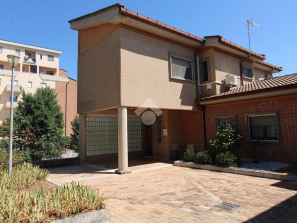 casa indipendente in vendita a Campobasso in zona Vazzieri