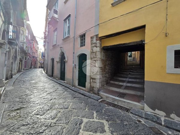 casa indipendente in vendita a Campobasso in zona Centro Città